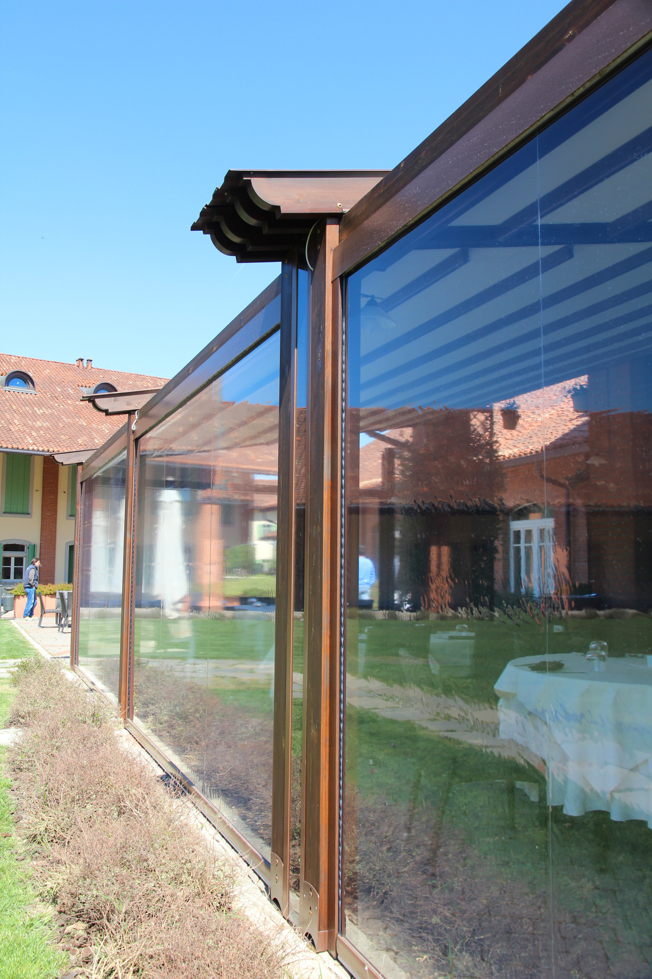Z115-ZIP-PLUS-5 Zip-Roll Retractable Shades are a cassette with a roll-up curtains designed to provide wind and rain protection. They are perfect for vertical openings in pergolas, patios, verandas and windows. Annapolis, MD, Ocean City, MD, Rehoboth, MD